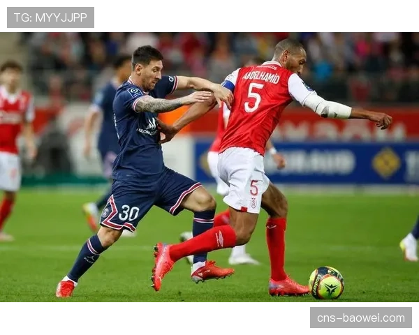 实时：欧塞尔vs梅斯，主队前锋单刀赴会破门，但经VAR复核判定越位无效